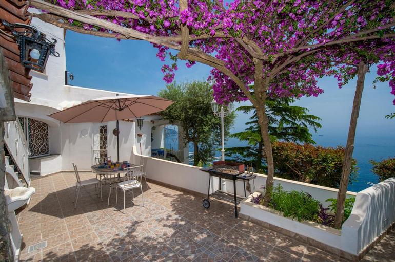 Others 3, Villa Algarrobos, Salerno