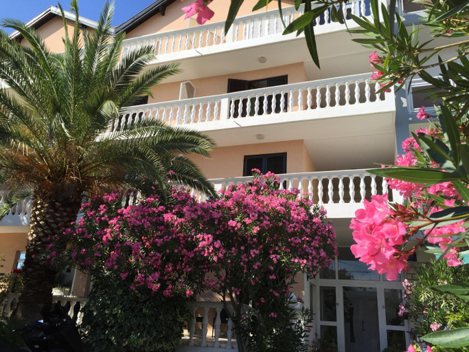 Others 4, B&B Sidro, Vodice