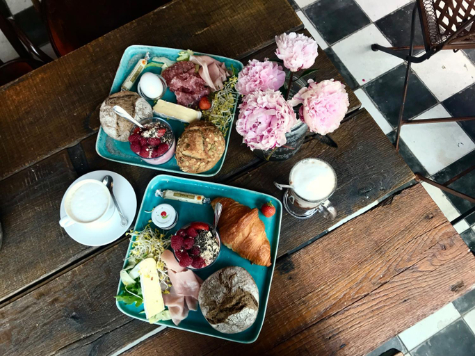 Food & Drinks
