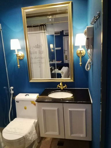 Bathroom 5, 1 Day Car Hotel, Kinta