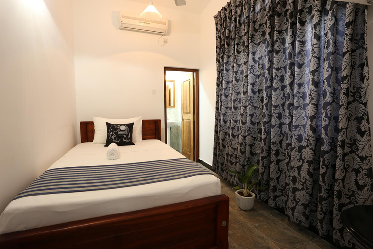 Others 3, Amsterdam Tourist Rest, N. Palatha East