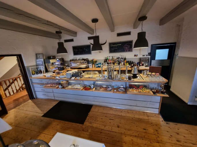 Food & Drinks