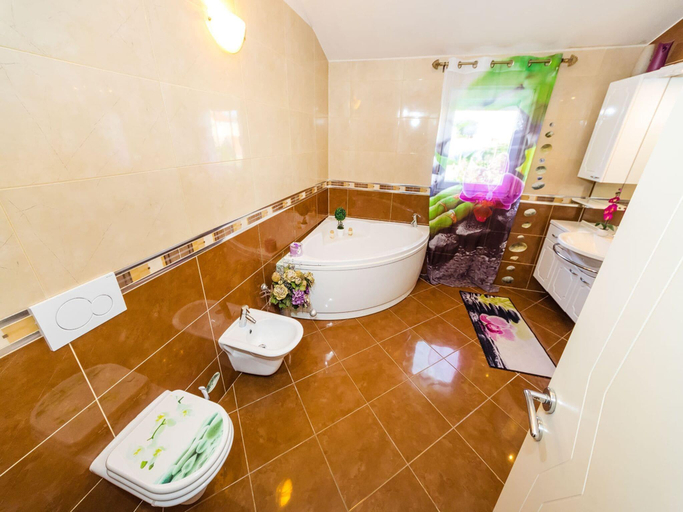 Bathroom 3, Luxurious Villa in Dalmatia Near Sea, Nin