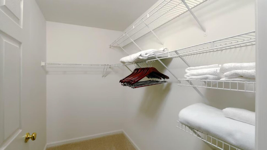 Bedroom 2, National Courthouse Place, Arlington