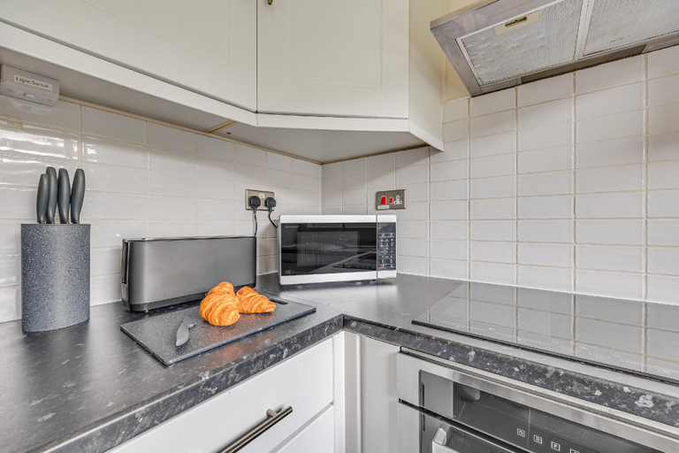 Others 4, Immaculate Two Bedroom House with Parking, Bedfordshire