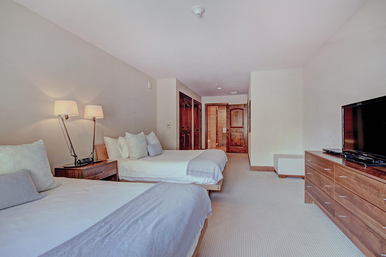 Bedroom 3, Legendary Lodging at Ritz Carlton Residences Vail, Eagle