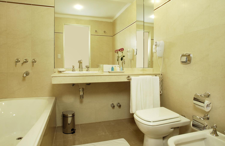 Bathroom 3, Sol Victoria Hotel Spa & Casino, Victoria