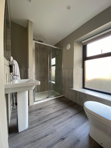 Bathroom 2, The Lounge Hotel and Bar, Cumbria