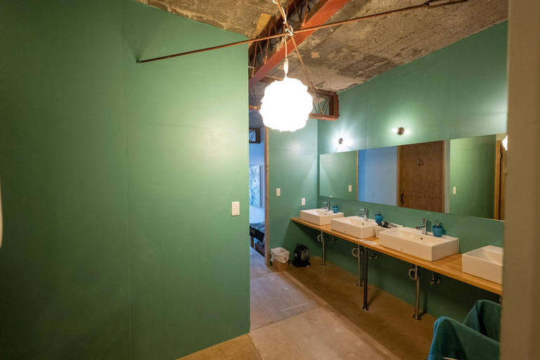 Bathroom 5, Kamp Houkan-cho Backpacker's Inn and Lounge, Okayama