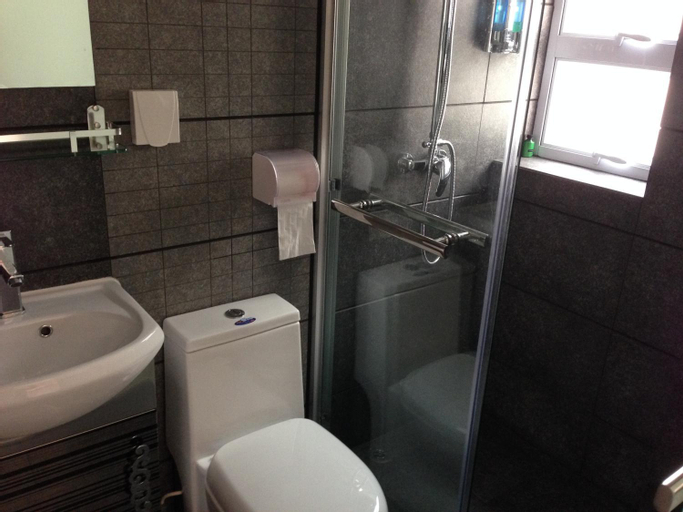 Bathroom 7