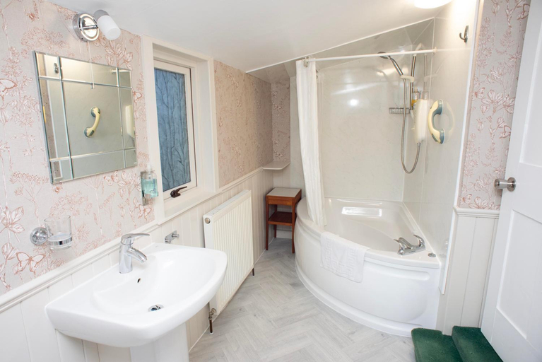 Bathroom, Dunvegan Bed & Breakfast, Moray