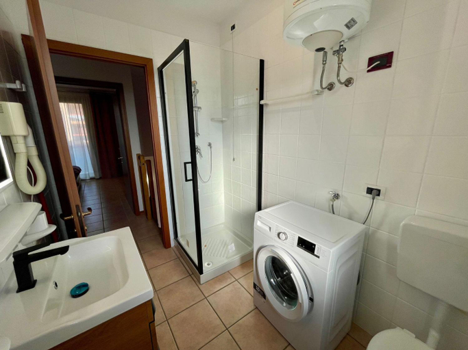 Bathroom 4, Modern Residence with Pool Near Caorle - Villa with Private Garden, Venezia