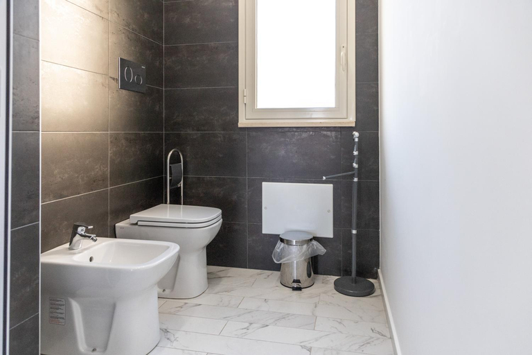 Bathroom 4, Villa Nebros, Messina