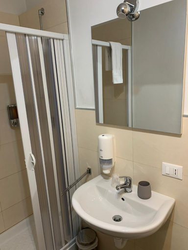 Bathroom 5, Residenza Lisy Rooms Affittacamere, Verbano-Cusio-Ossola
