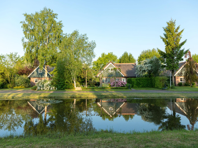 Others 2, Rustic Villa w Shared Pool, Steenwijkerland