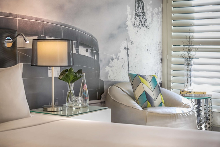 Bedroom 2, Oaks Melbourne on William Suites, Melbourne