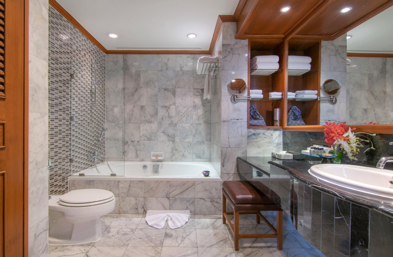 Bathroom 5, The Sukosol, Ratchathewi