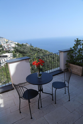 Others 5, Casa Maria Grazia, Salerno