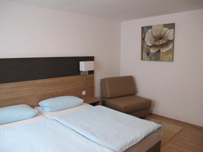 Bedroom 2, Gasthaus Romer, Zollernalbkreis