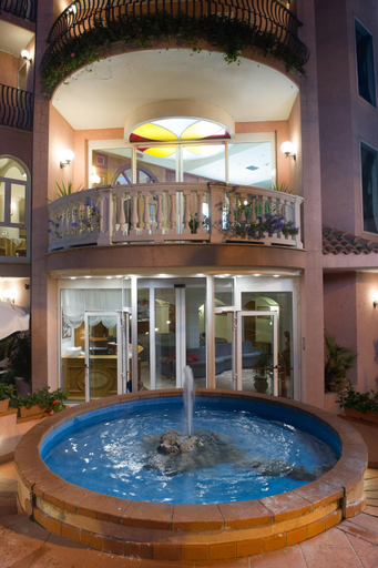 Sport & Beauty, Hotel Trevi Riccione, in centro sul mare con cucina, Rimini