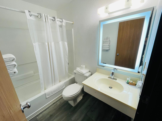 Bathroom 4, Americas Choice Inn & Suites, Maricopa