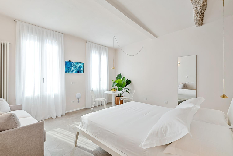 Bedroom 24
