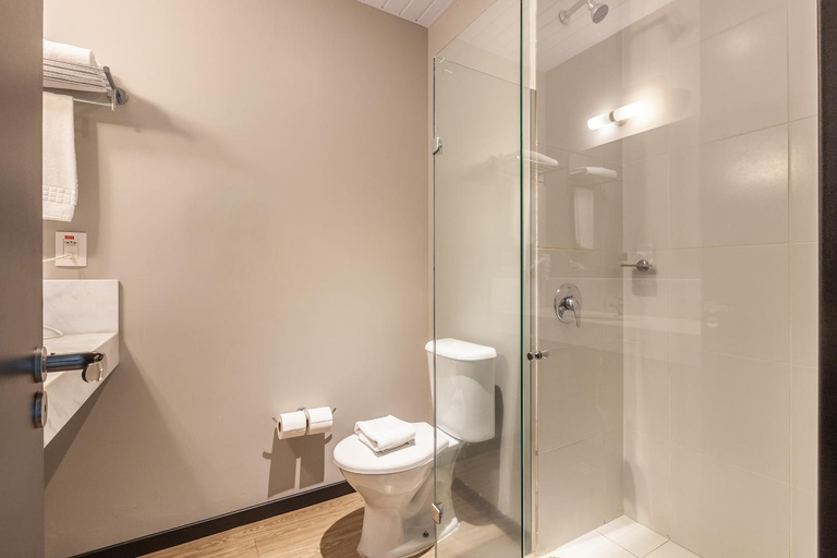 Bathroom 4, Tri Hotel Executive Lajeado, Lajedão