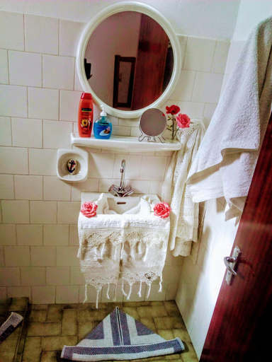 Bathroom 2, Paradisso Studios, South Aegean