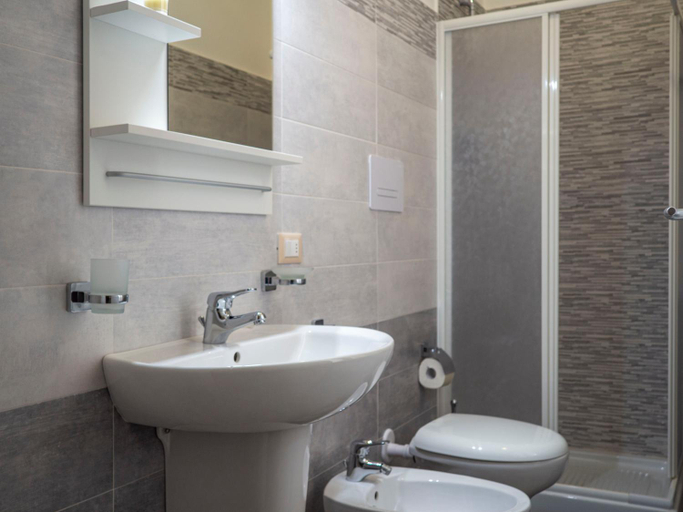 Bathroom 2, Villa Paestum, Salerno