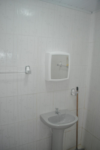 Bathroom 3, Sitio Os Tres, Camaçari