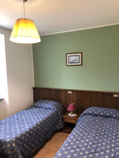 Bedroom 3, Albergo Miramonti, Massa Carrara