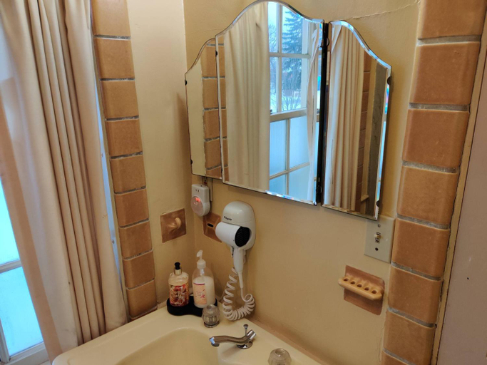 Bathroom 3, MONTAGUE INN - BED AND BREAKFAST, Saginaw