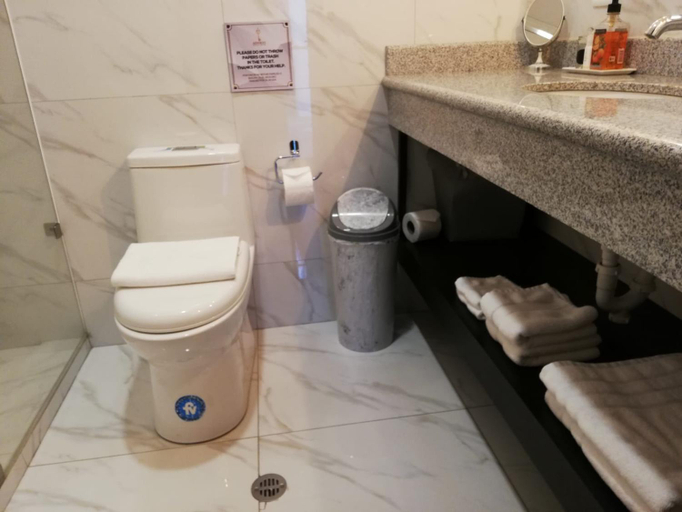 Bathroom 4, ADAMAS HOUSE HOTEL, Quito