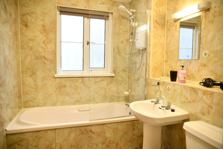 Bathroom 3, Hilltop Haven, Torbay