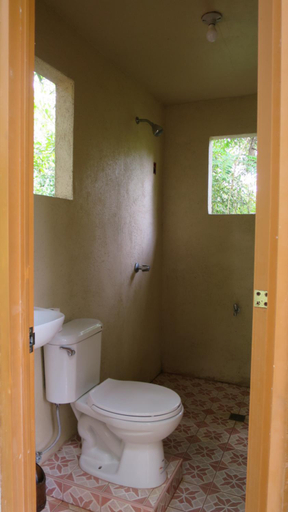 Bathroom 5, Lazy Lizard Hostel, San Juan