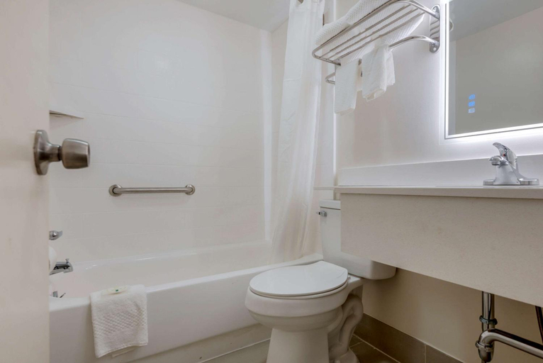 Bathroom 10
