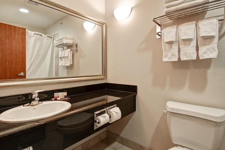 Bathroom 4, Canalta Hotel Moosomin, Division No. 5