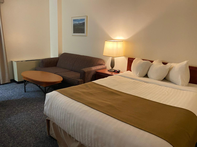 Bedroom 3, Travelodge Slave Lake, Division No. 17