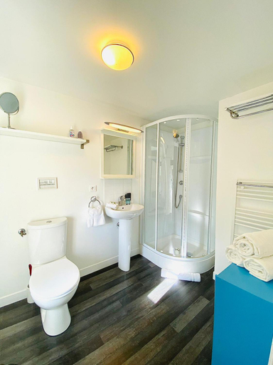 Bathroom 2, Labarthe, Lot-et-Garonne