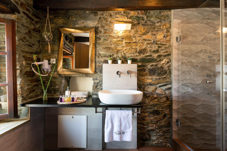 Bathroom 3, 1822 Makrinitsa Suites, Thessaly