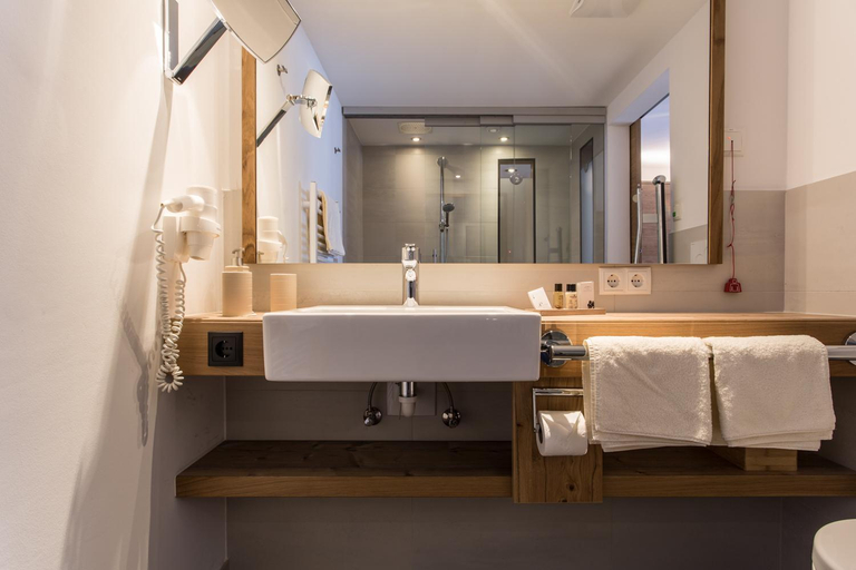 Bathroom 5, Hotel Weisseespitze, Landeck