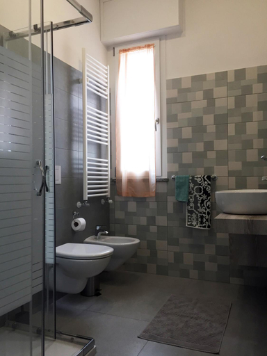 Bathroom 2, B&B Honey Rooms, Varese