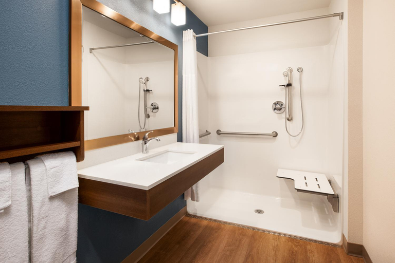 Bathroom 3, WoodSpring Suites Columbus North I-270, Franklin