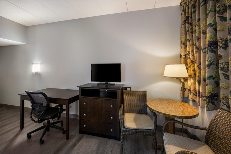 Others 5, Gateway Inn, Nassau