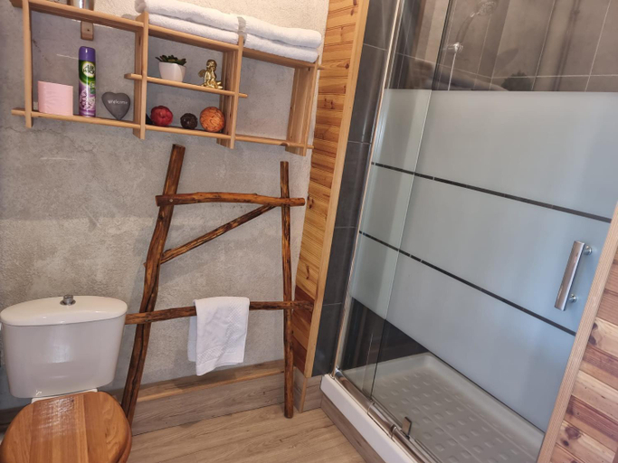 Bathroom 4, Chambres et Table d'hotes Il Fut Un Temps..., Loire