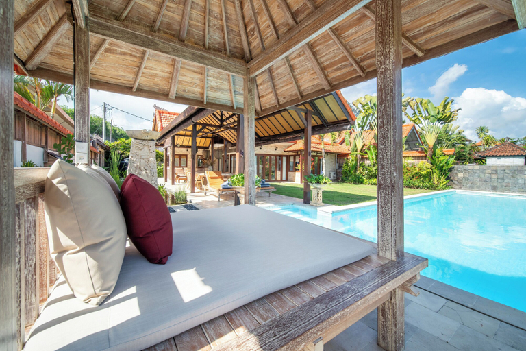 Sport & Beauty 2, Tropical Villa Asmara - 400sqm Garden Oasis with large Pool and Scenic Views, Badung