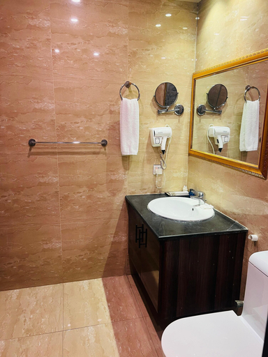 Bathroom, Grand Regent Hotel and Suites, Faisalabad