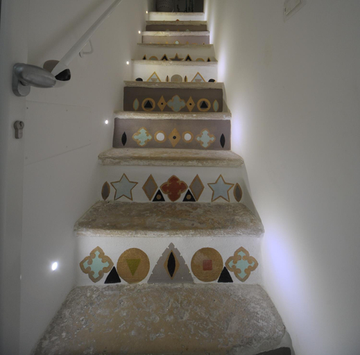 Others 5, Le dimore delle stelle, Bari