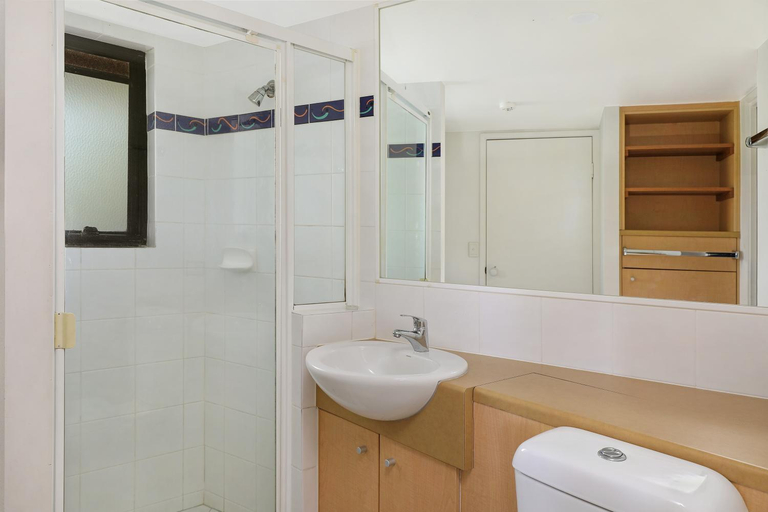 Bathroom 4, Ocean Boulevard Holiday Apartments, Maroochy - Mooloolaba