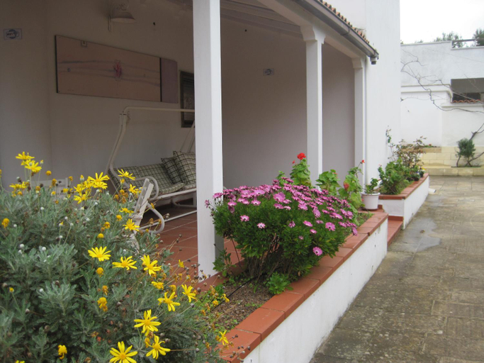 Others 3, Santos B&B, Bari